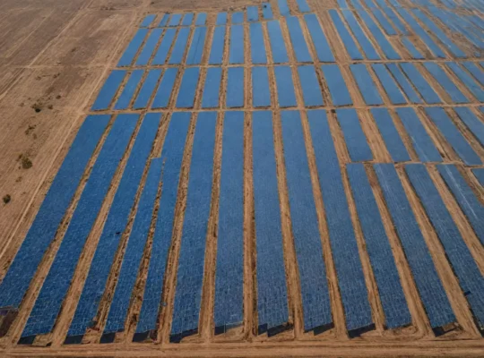 Optymalna częstotliwość czyszczenia farm fotowoltaicznych — jak ją ustalić?